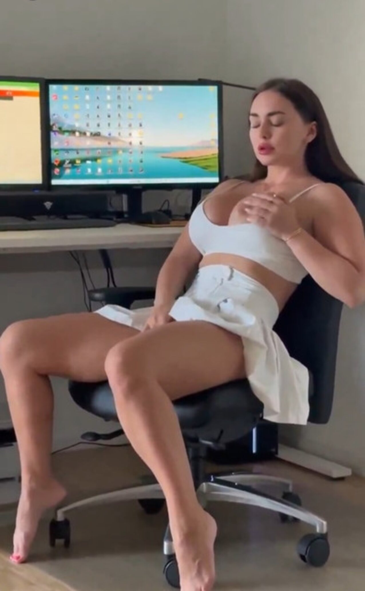 fingering orgasm solo