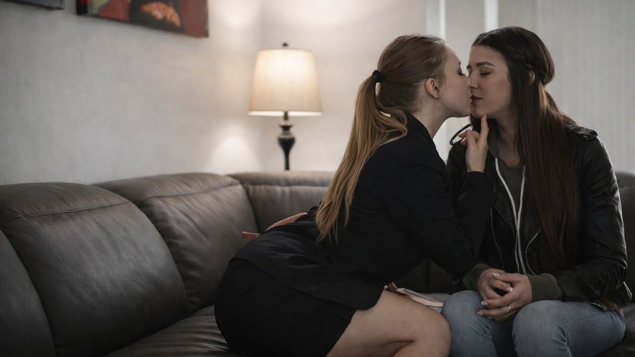 lesbians kissing couch