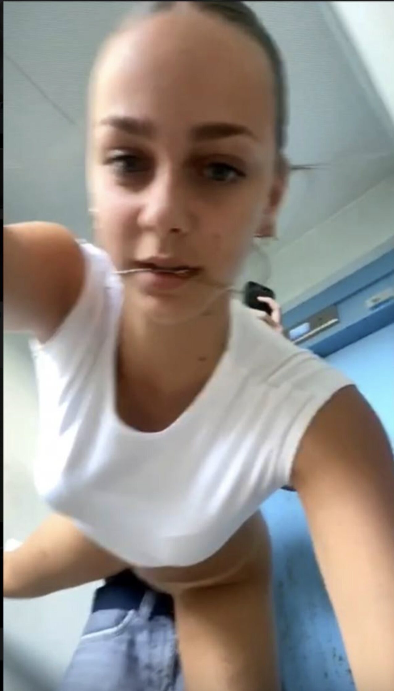 blonde amateur doggy