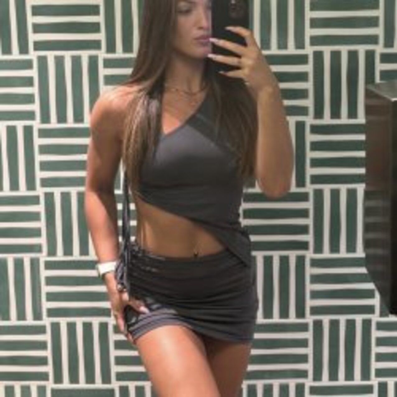 amateur brunette fit