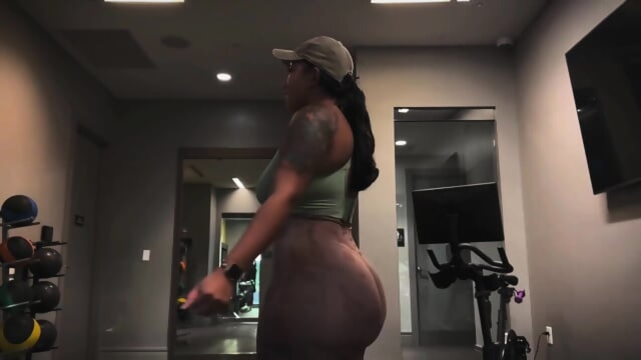 brunette latina thicc
