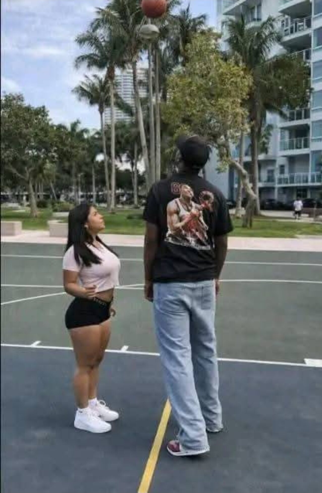 dark hair brunette blowjob