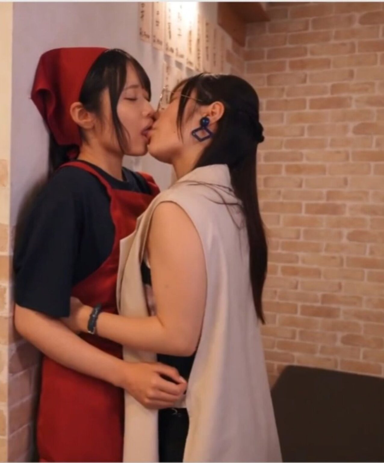 asian kissing hot