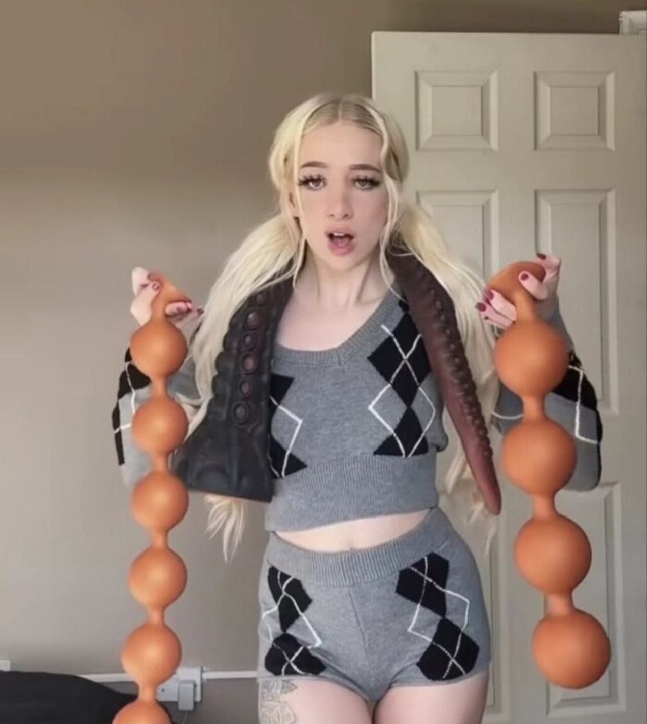 blonde anal beads