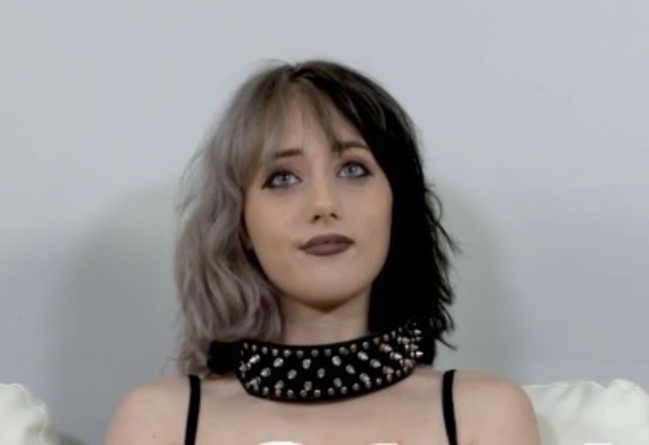 goth teen brunette