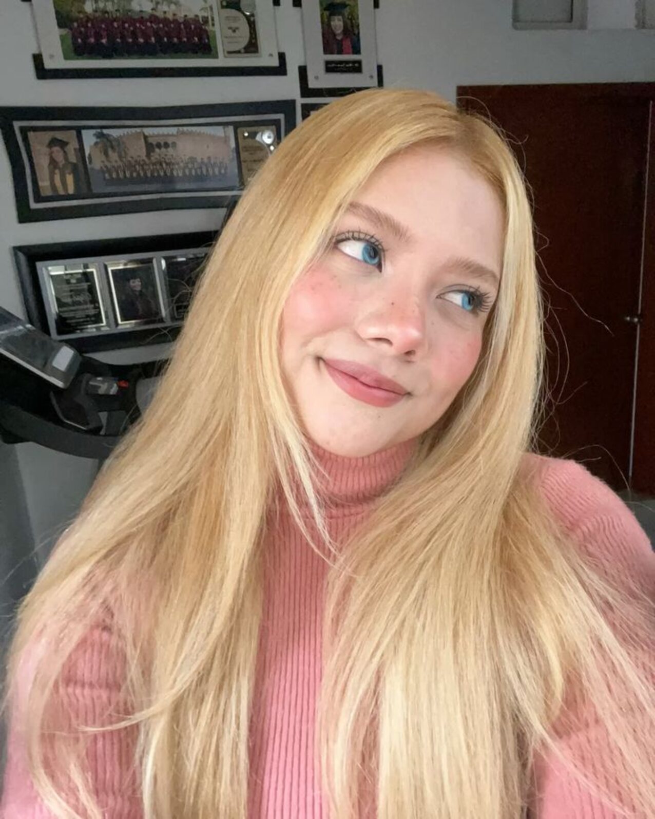beautiful blonde busty