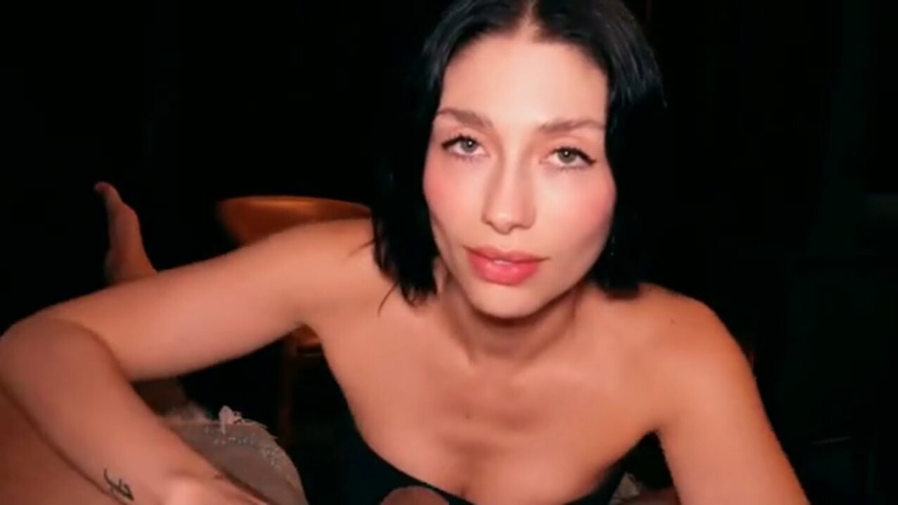 amateur black hair babe
