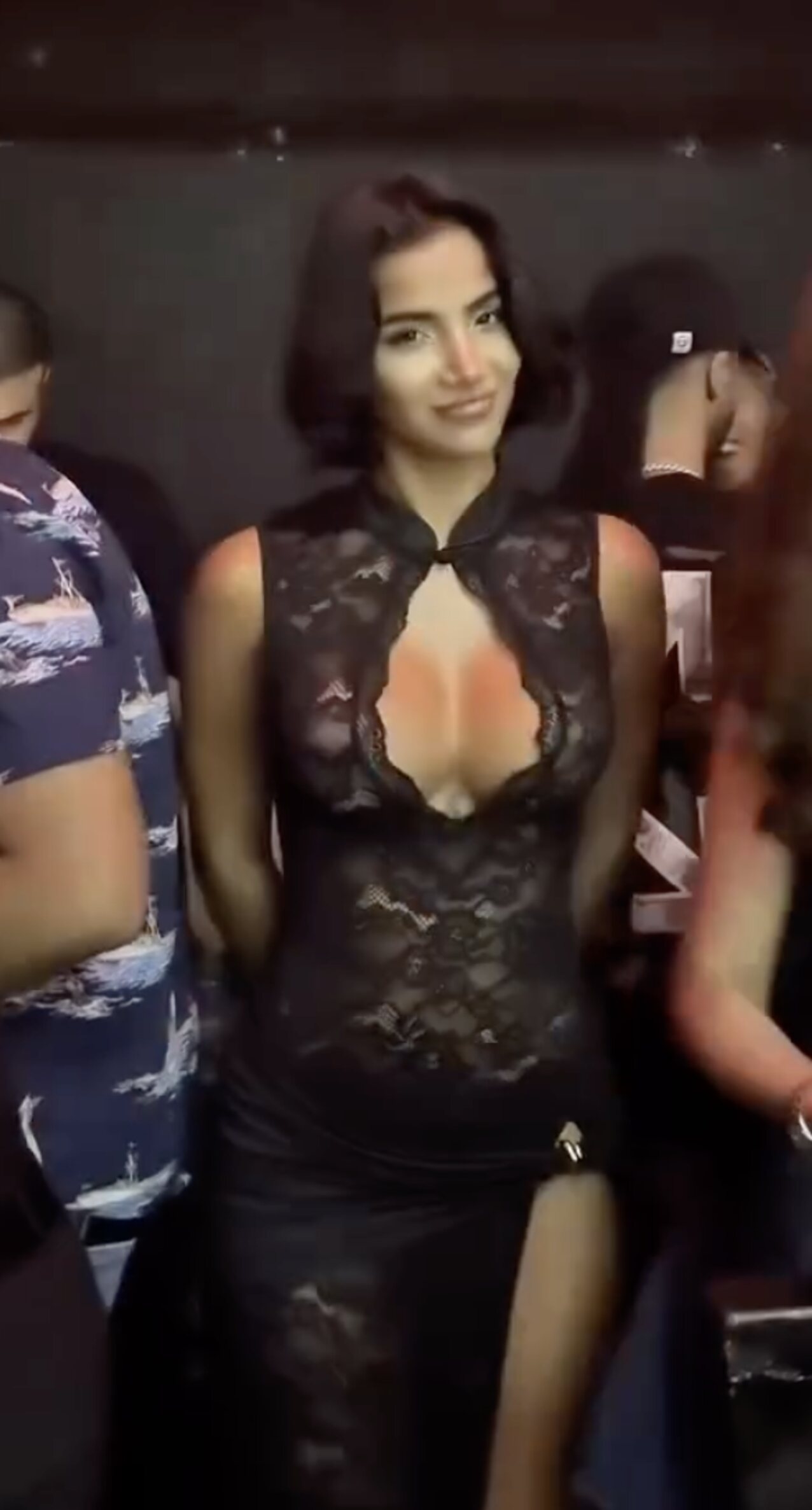 dubai black dress black hair