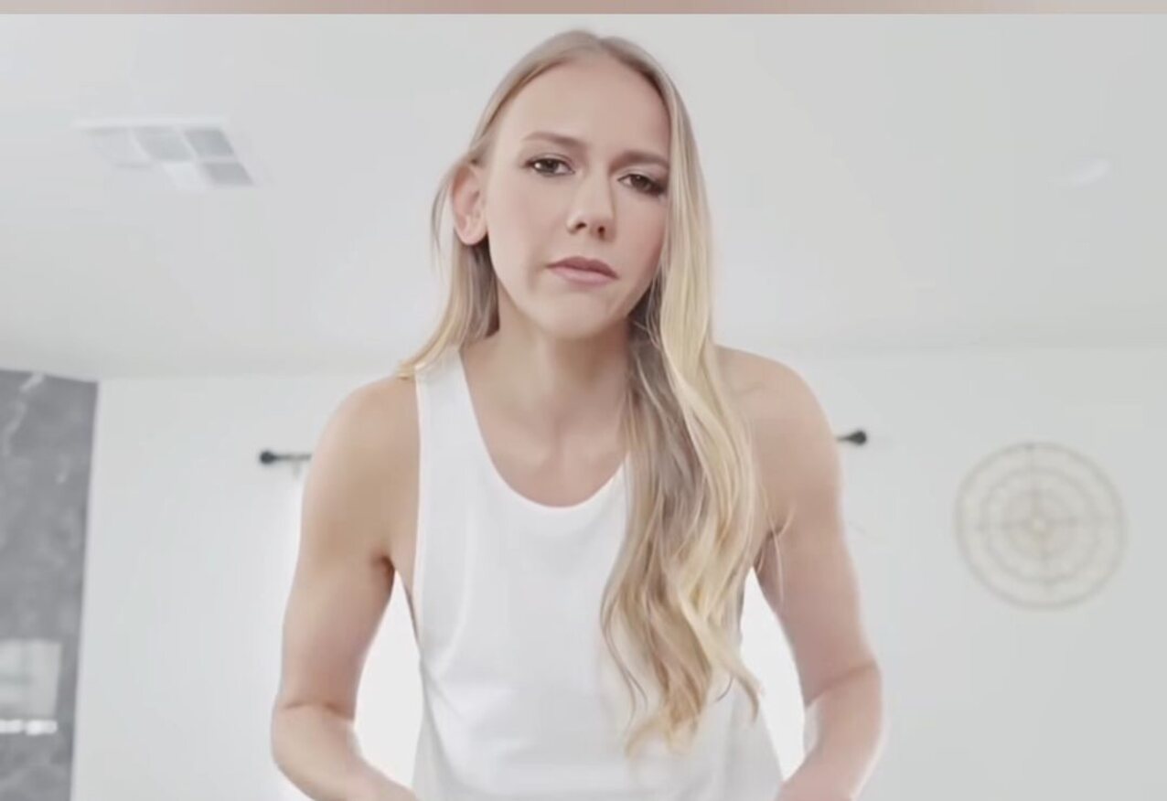 blonde shirt small breast