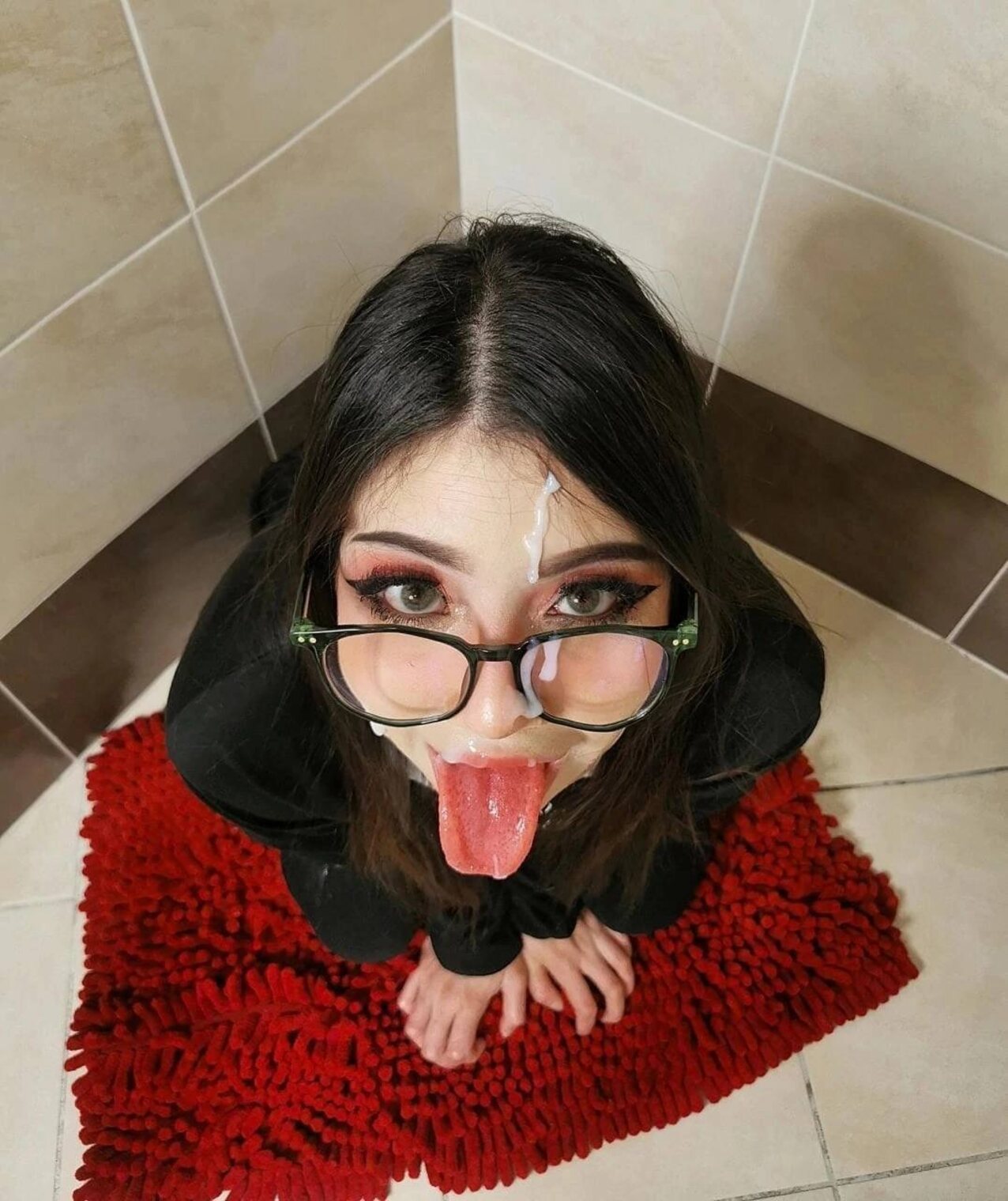 cumshot glasses blowjob