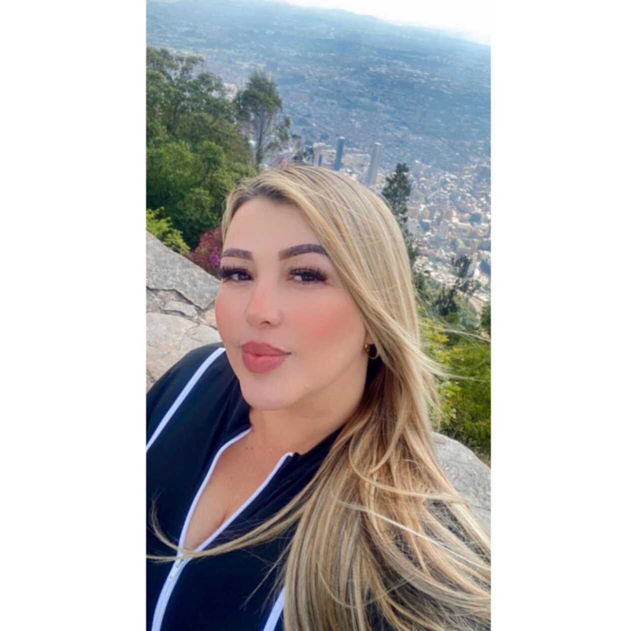 camgirl blonde boobs