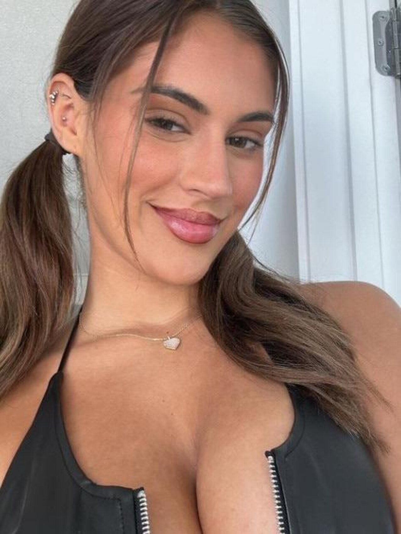 brunette amateur big tits