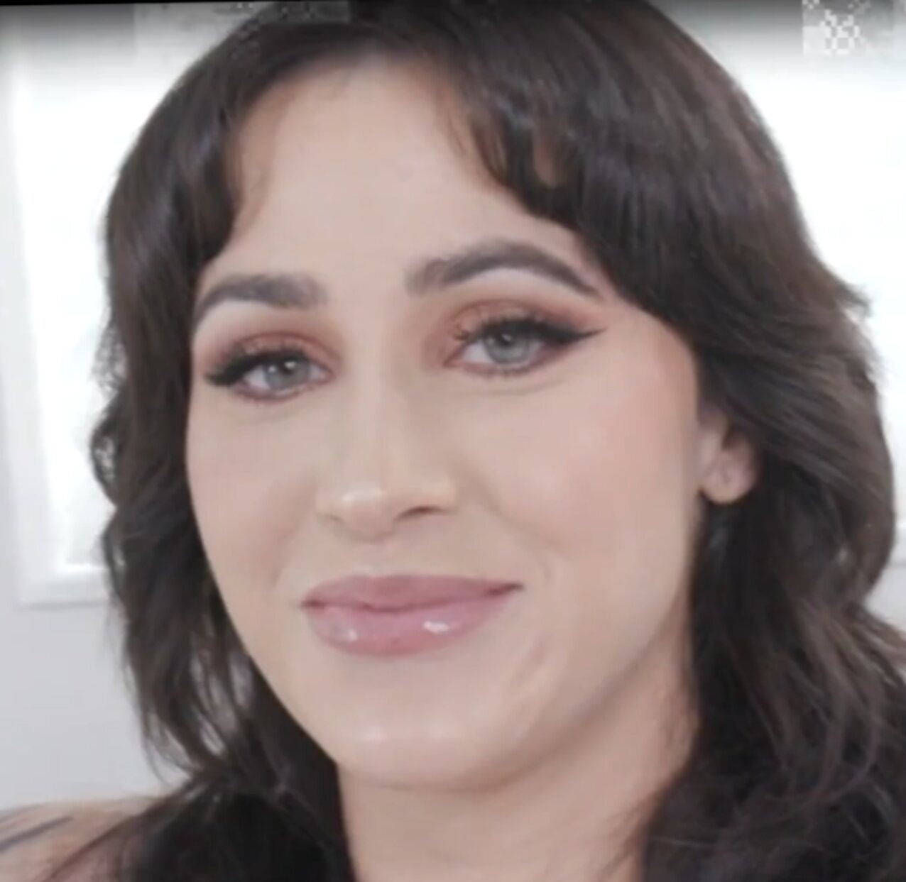 green eyes brunnete smiling
