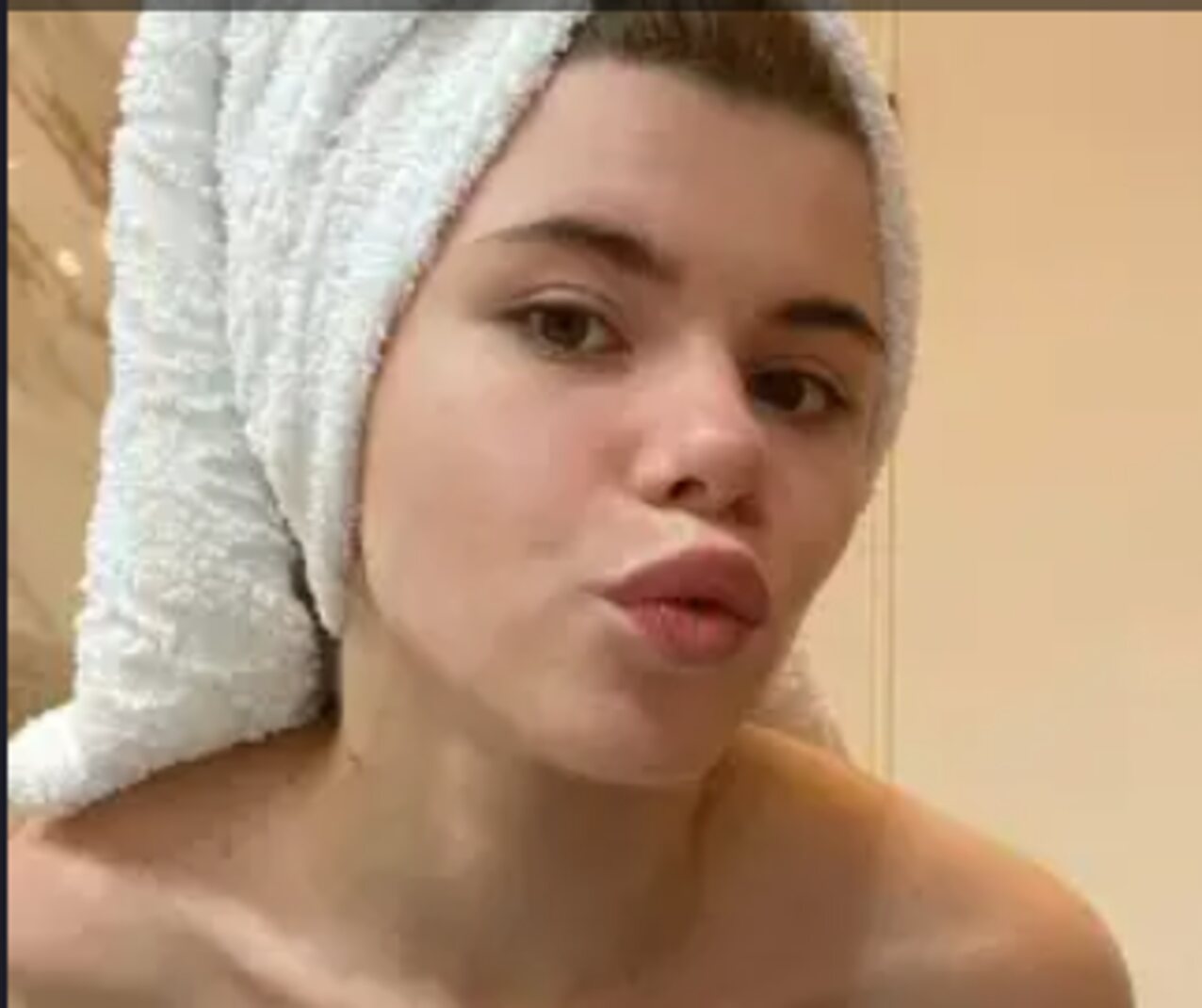 amateur brunette model