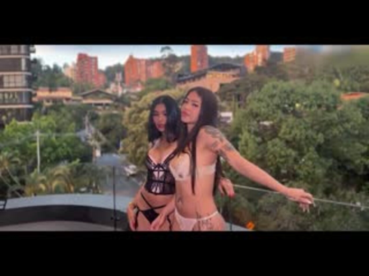 columbian threesome brunette