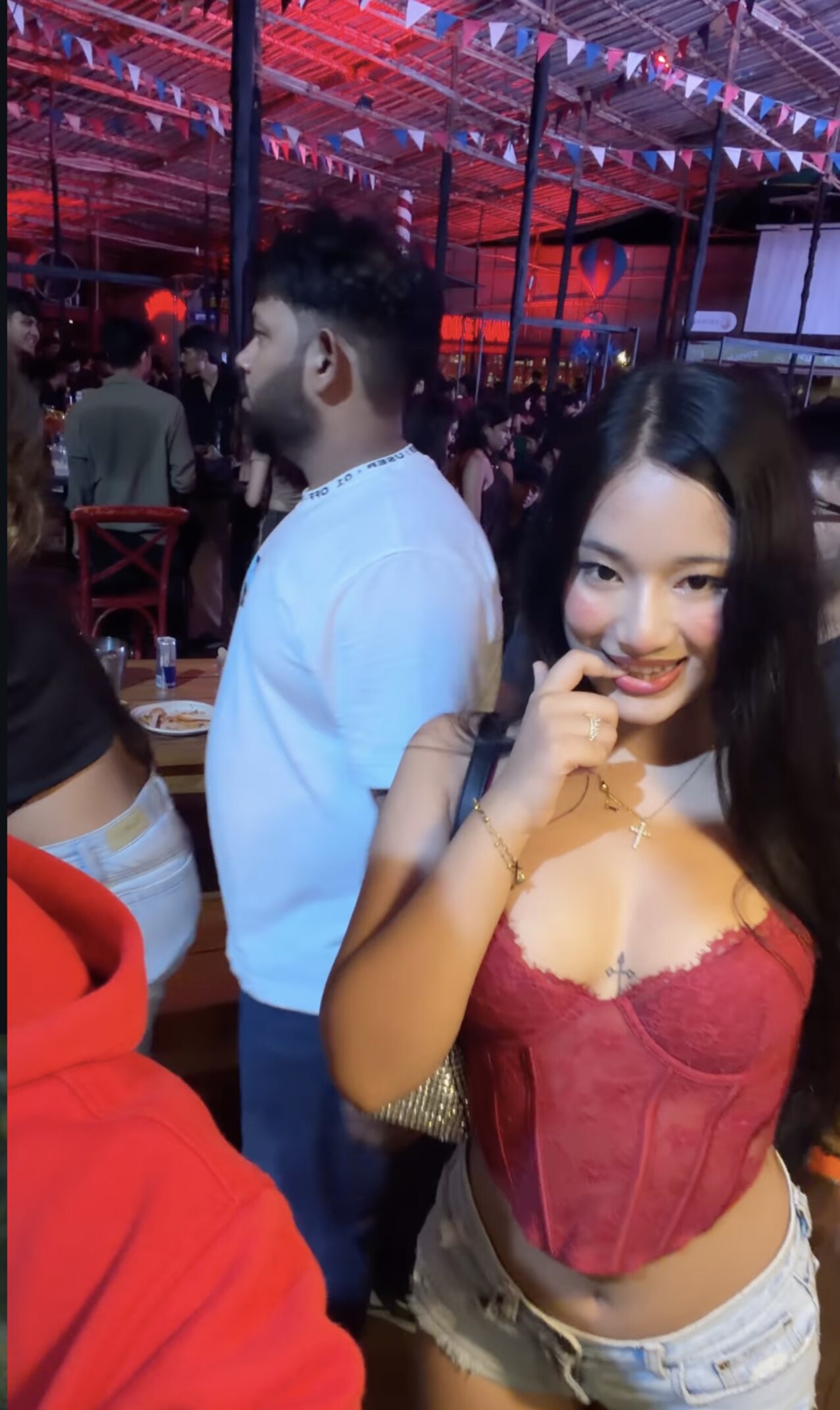 asian red top insta