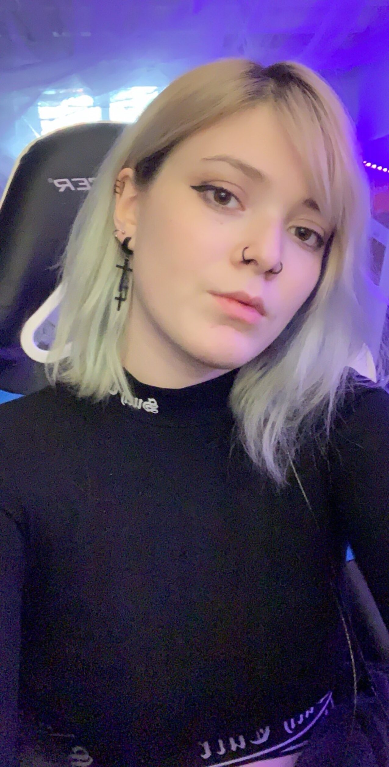 piercing camgirl blonde