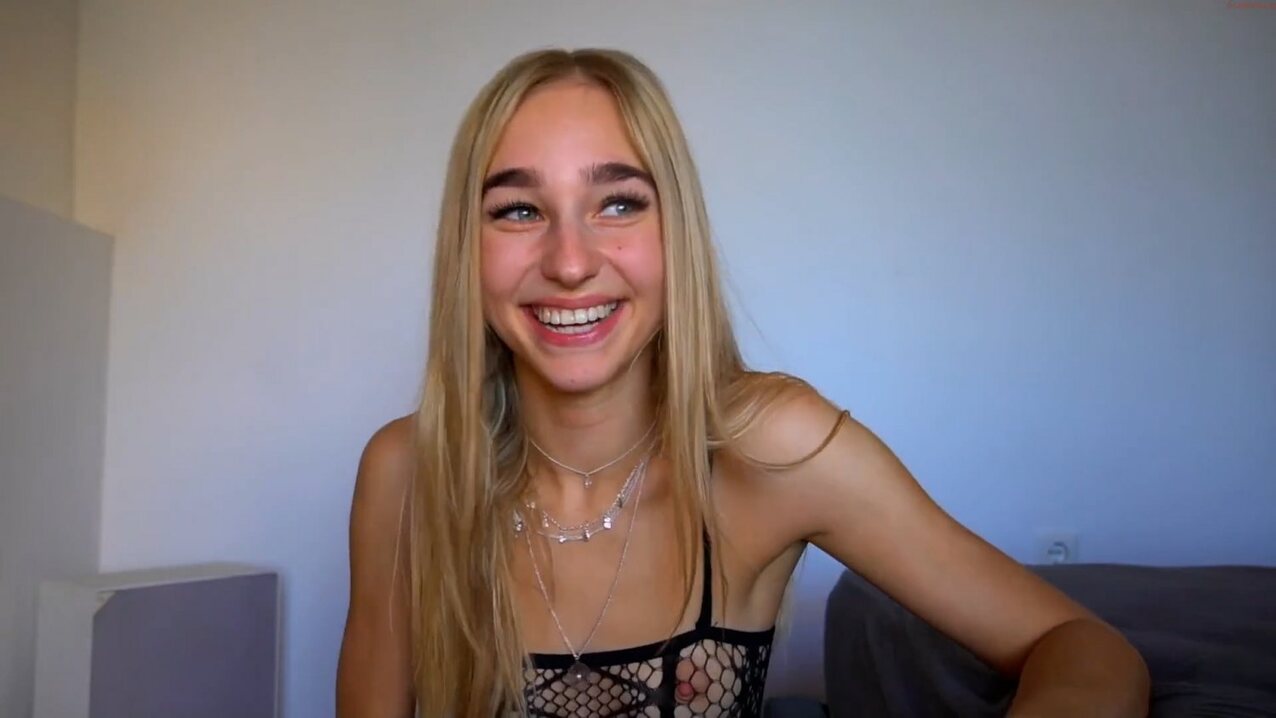 camgirl teen blonde