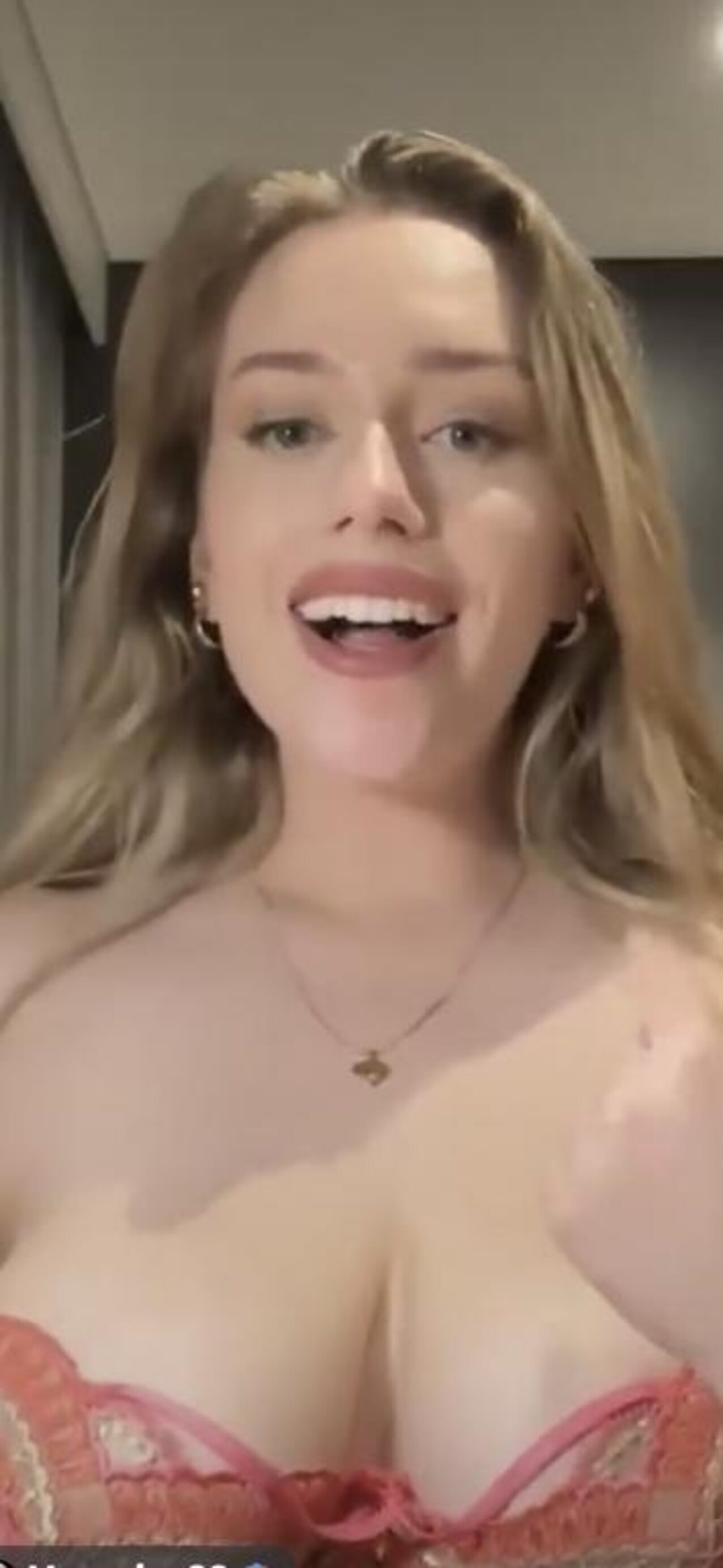 camgirl big tits sexy