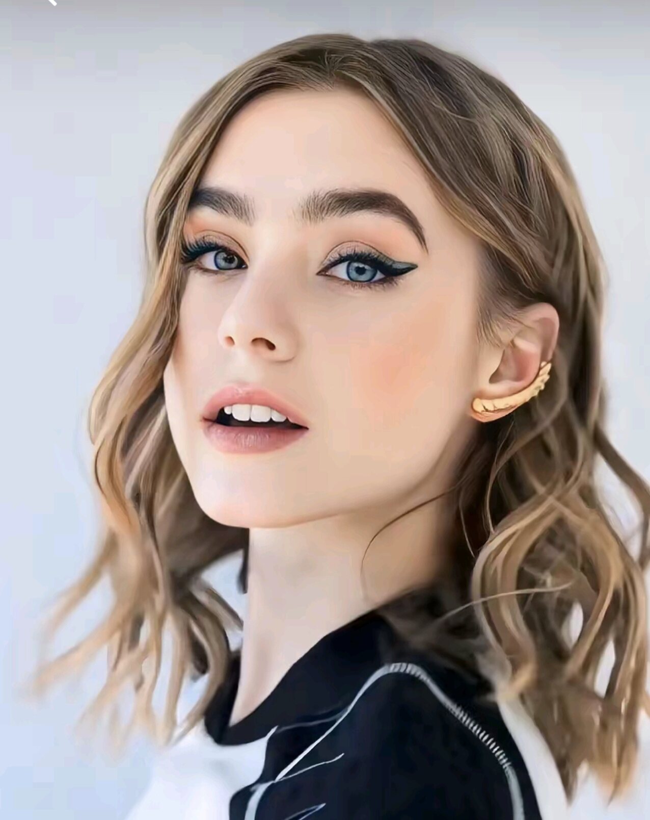 teen blue eyes beauty