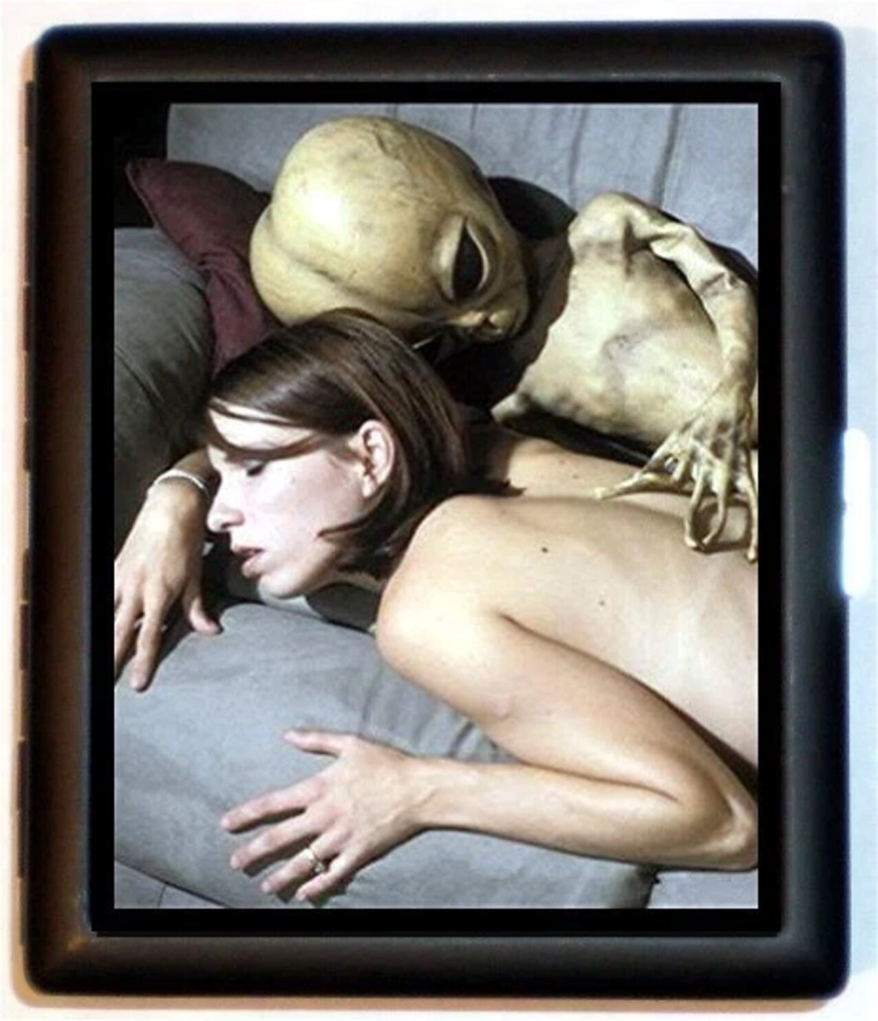 brunette alien funny