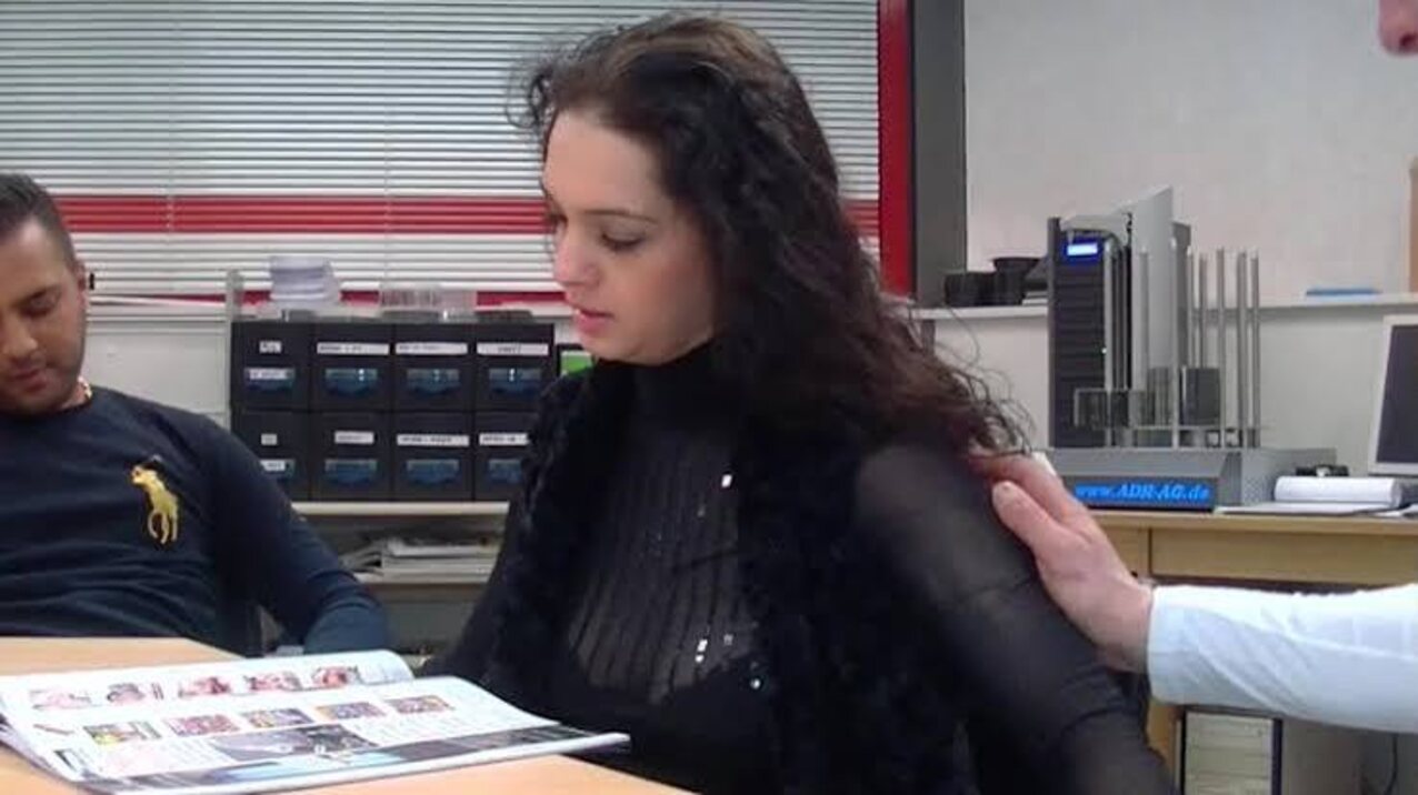brunette threesome cuckold