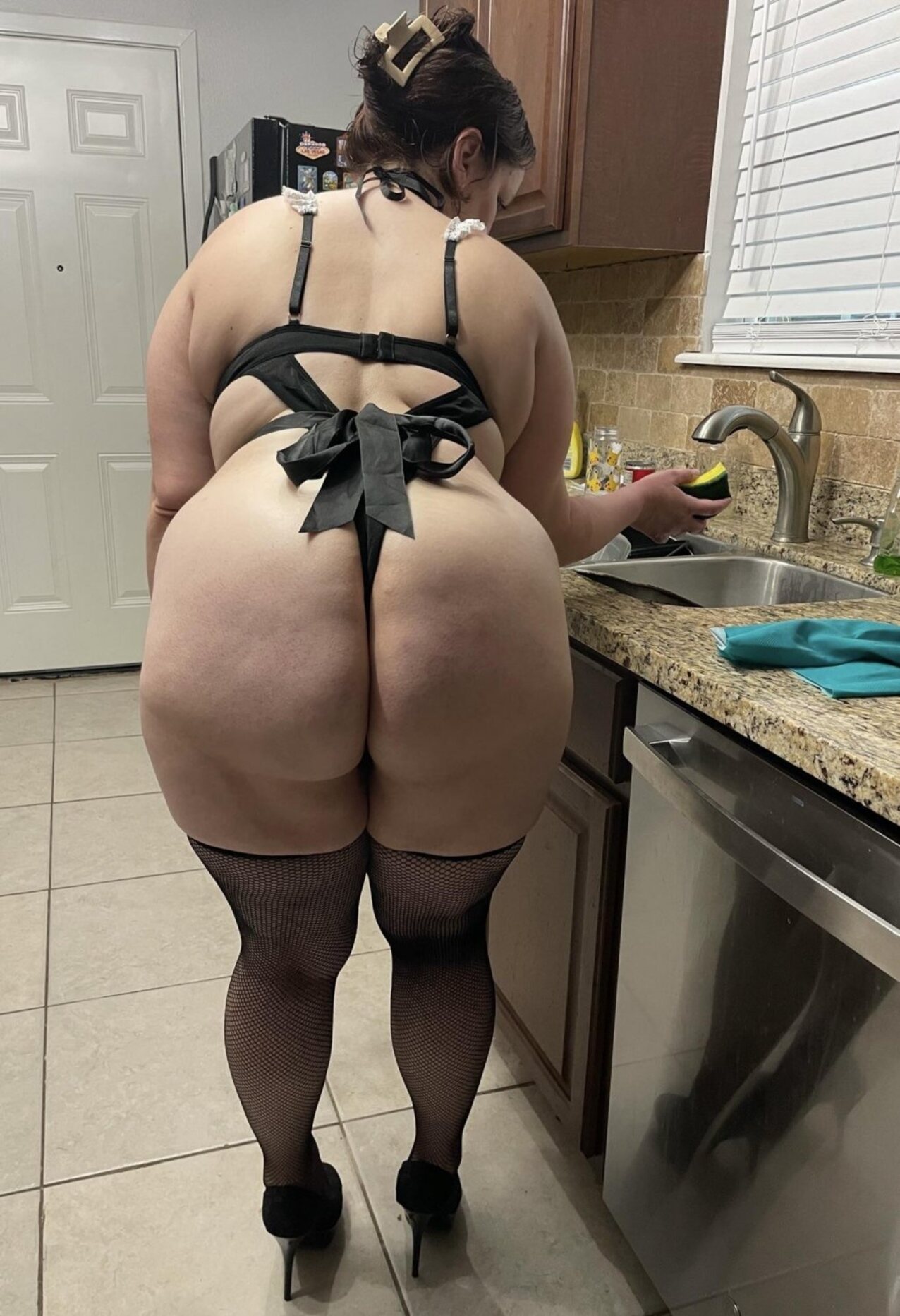 amateur busty huge ass