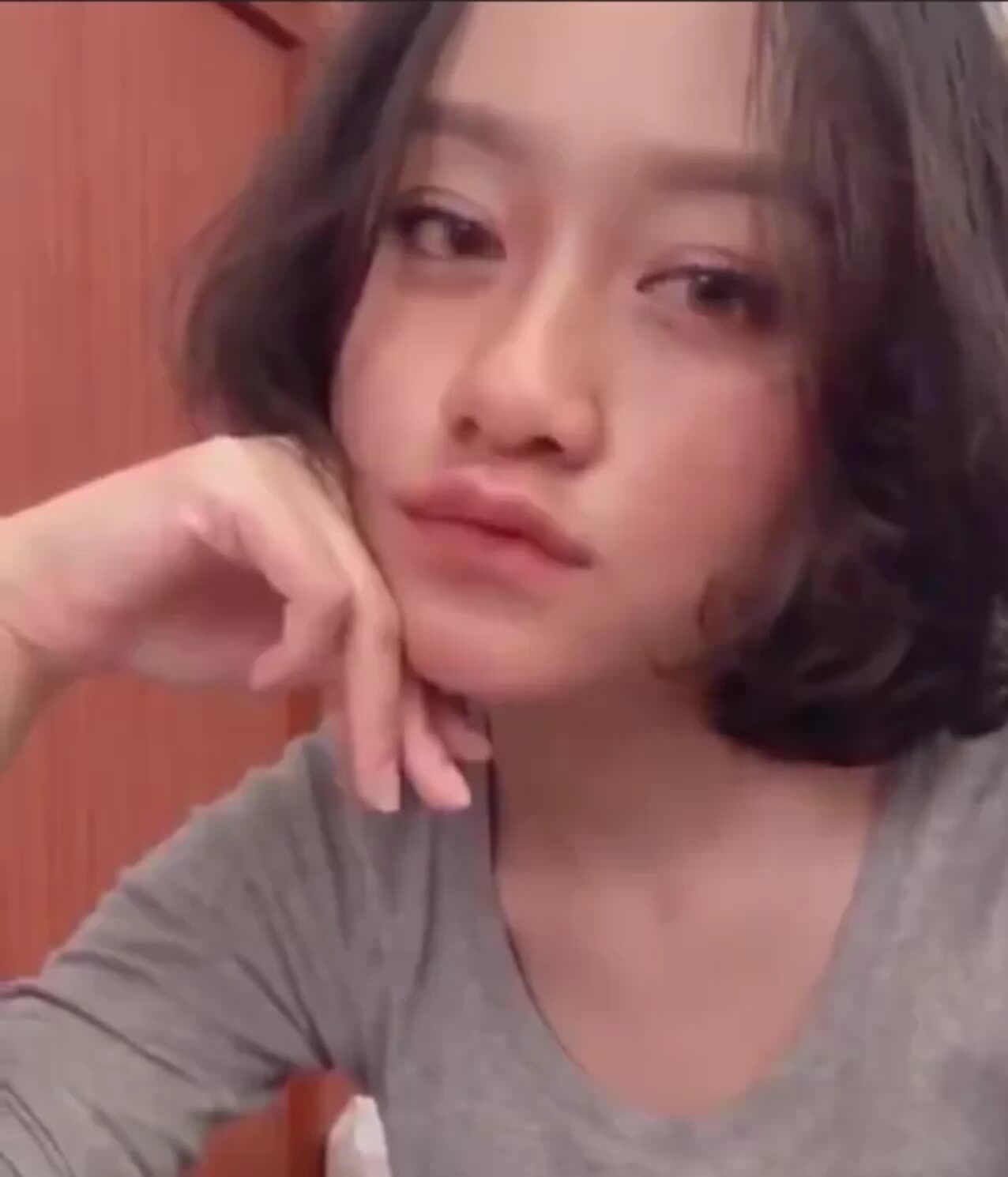 teen selfie asian