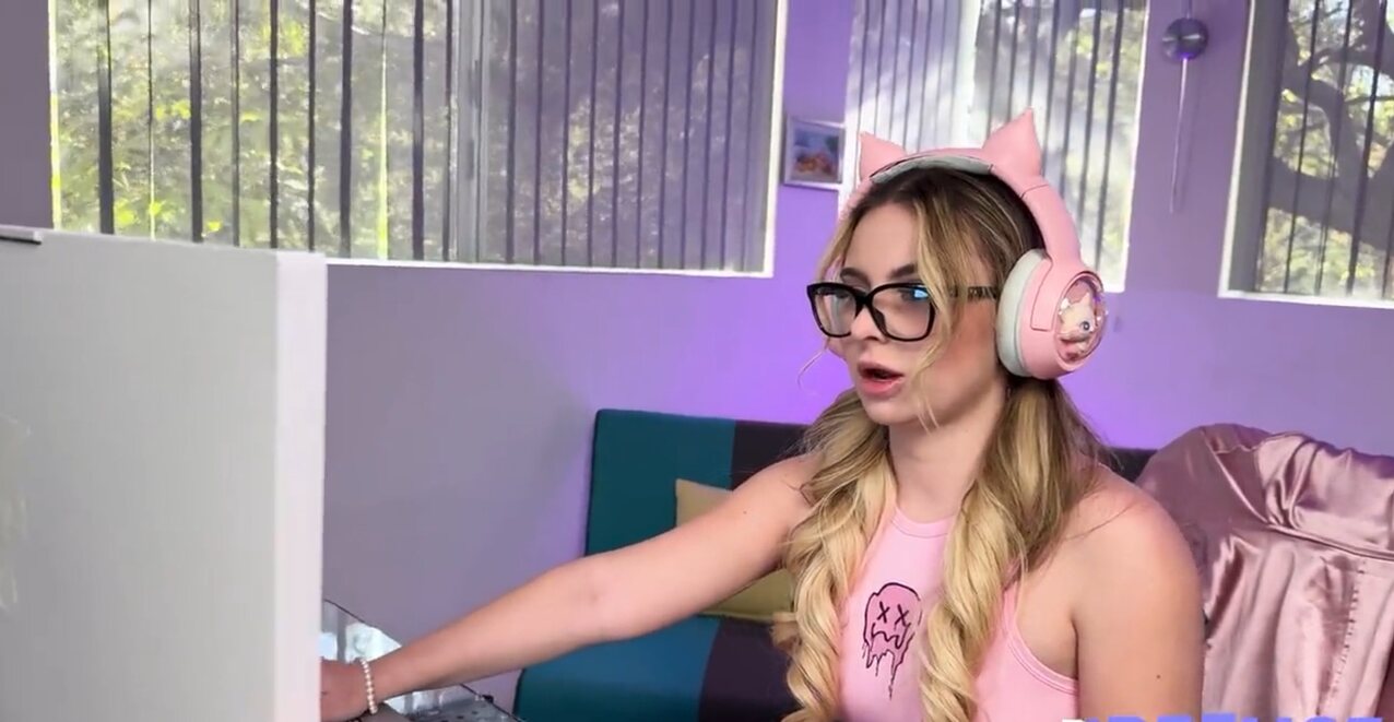 teen gamer nerdy