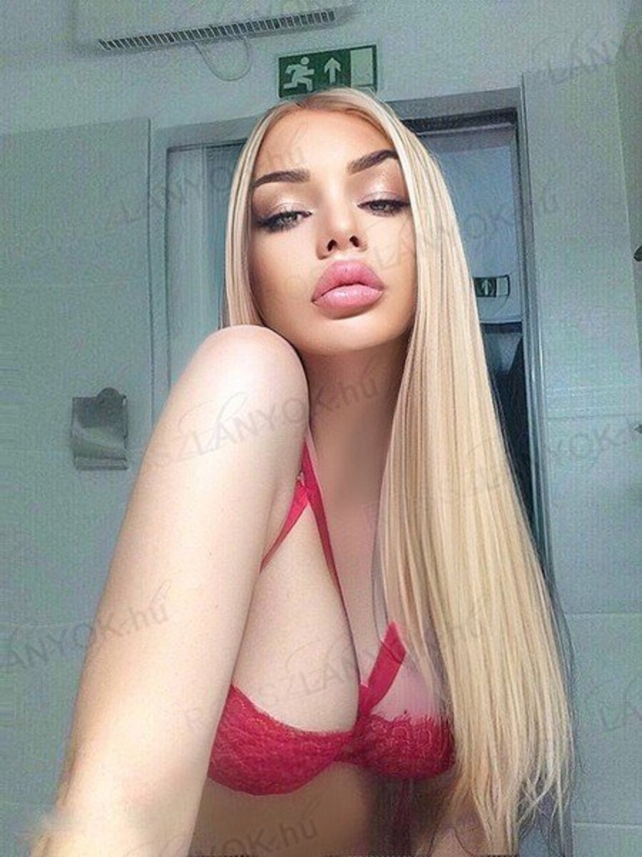trans blond hot