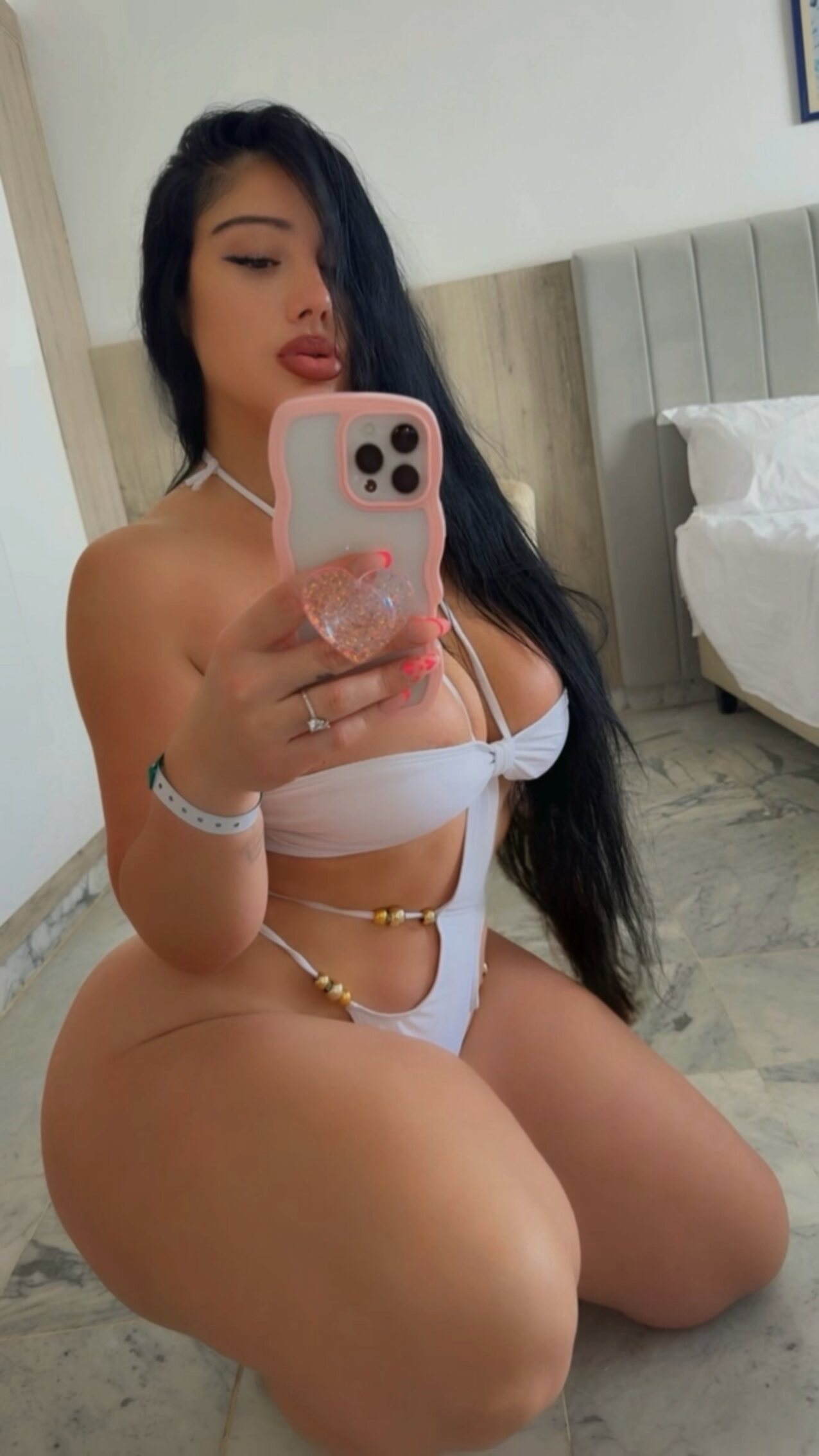 latina brunette booty