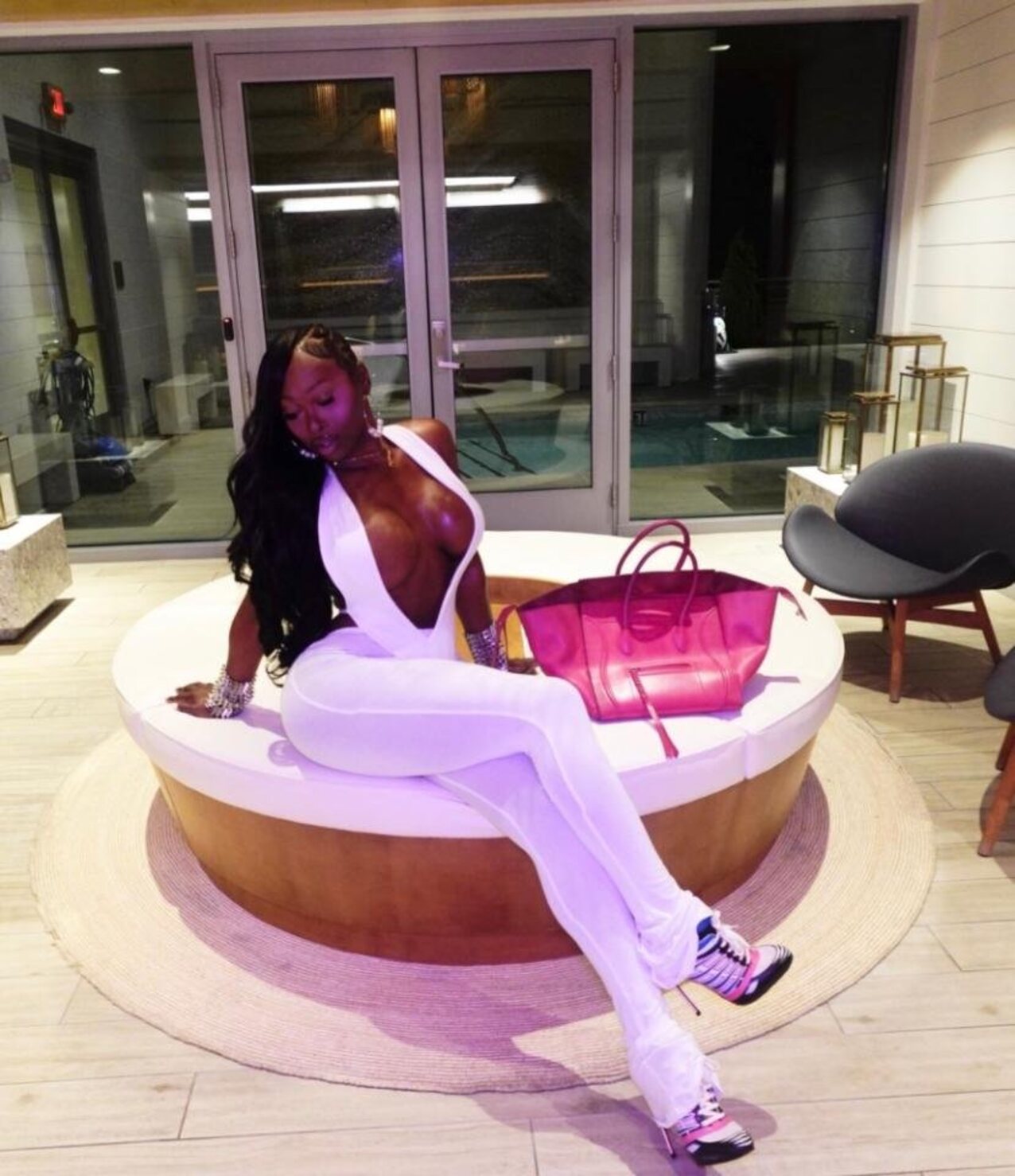 bimbo ebony huge tits