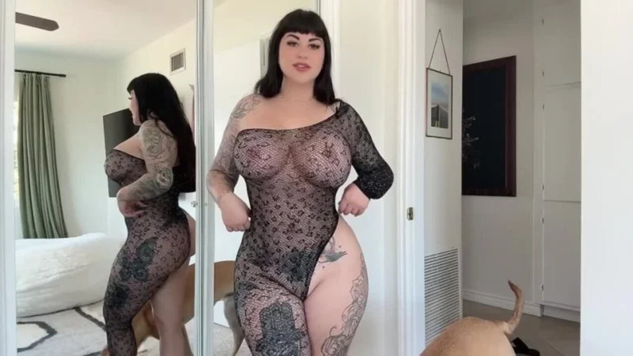 white brunette thicc