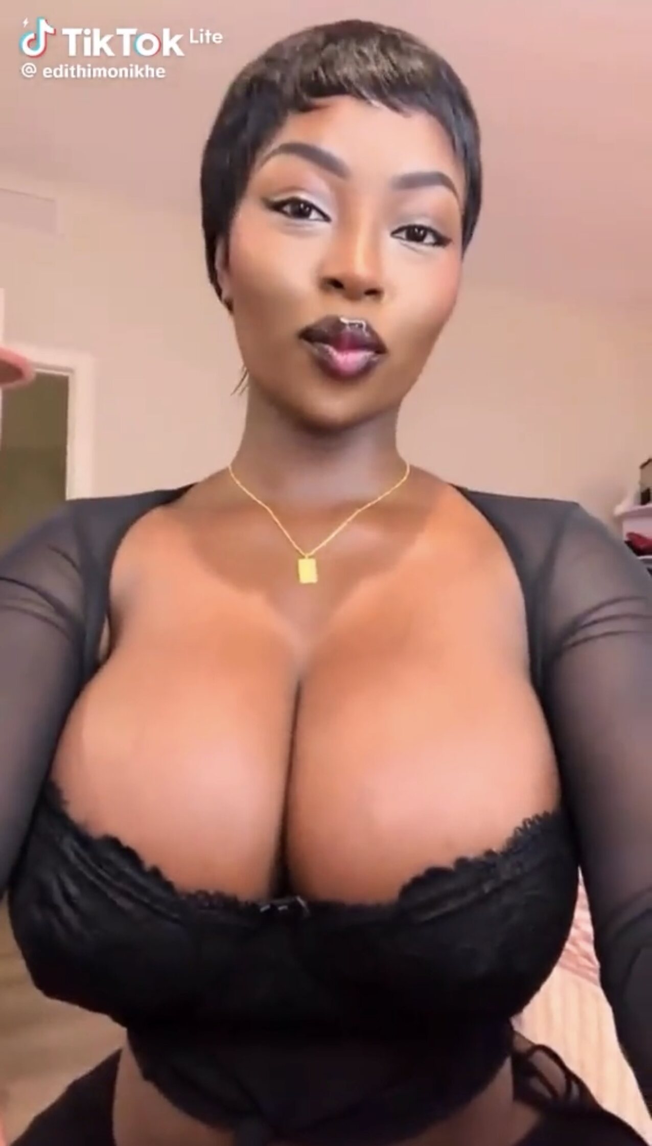 ebony huge tits busty