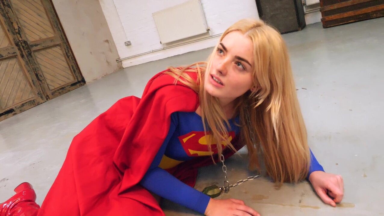 blonde teen cosplay