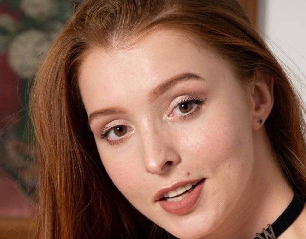redhead choker pale