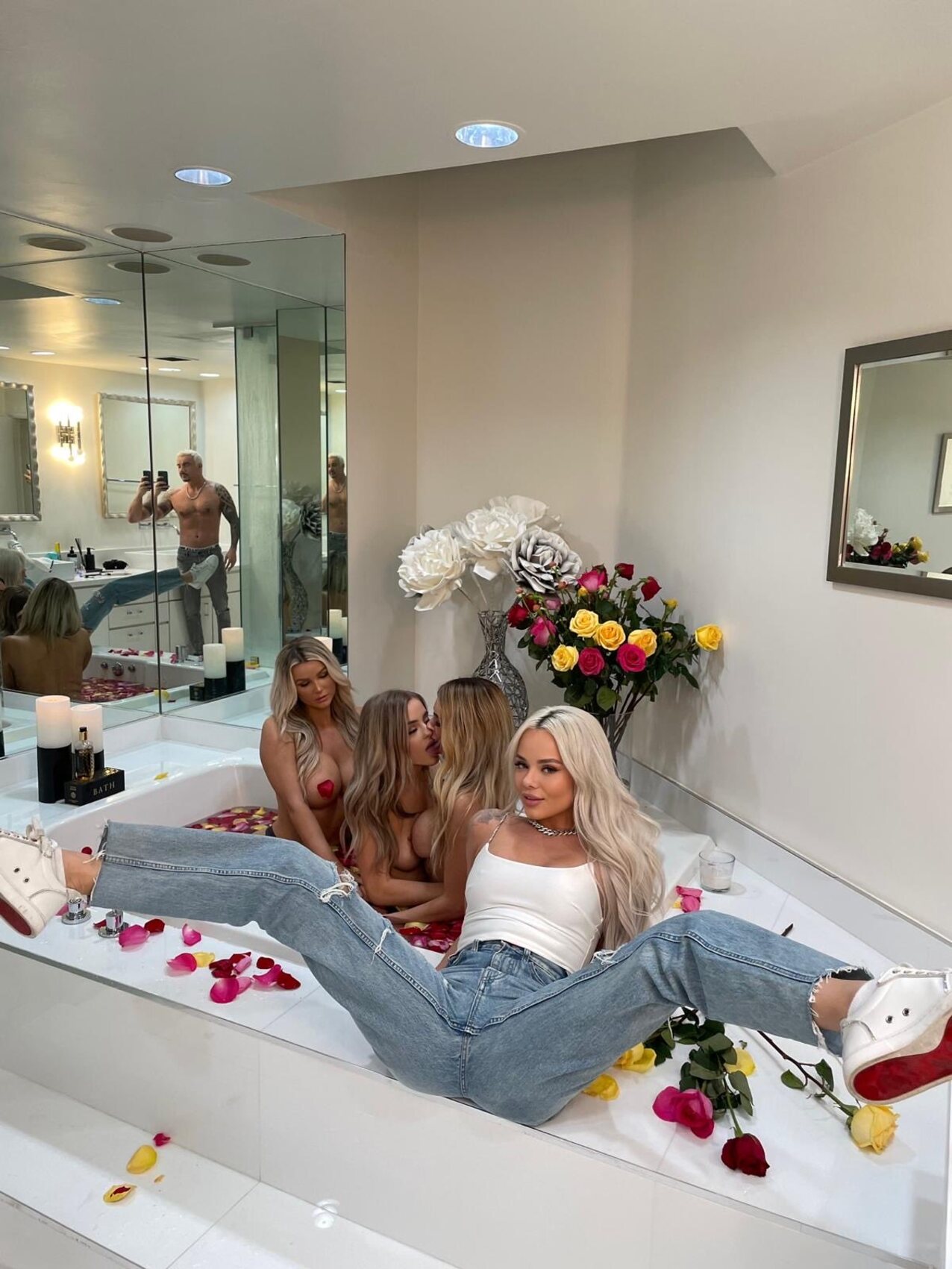 pornstars blonde brunette