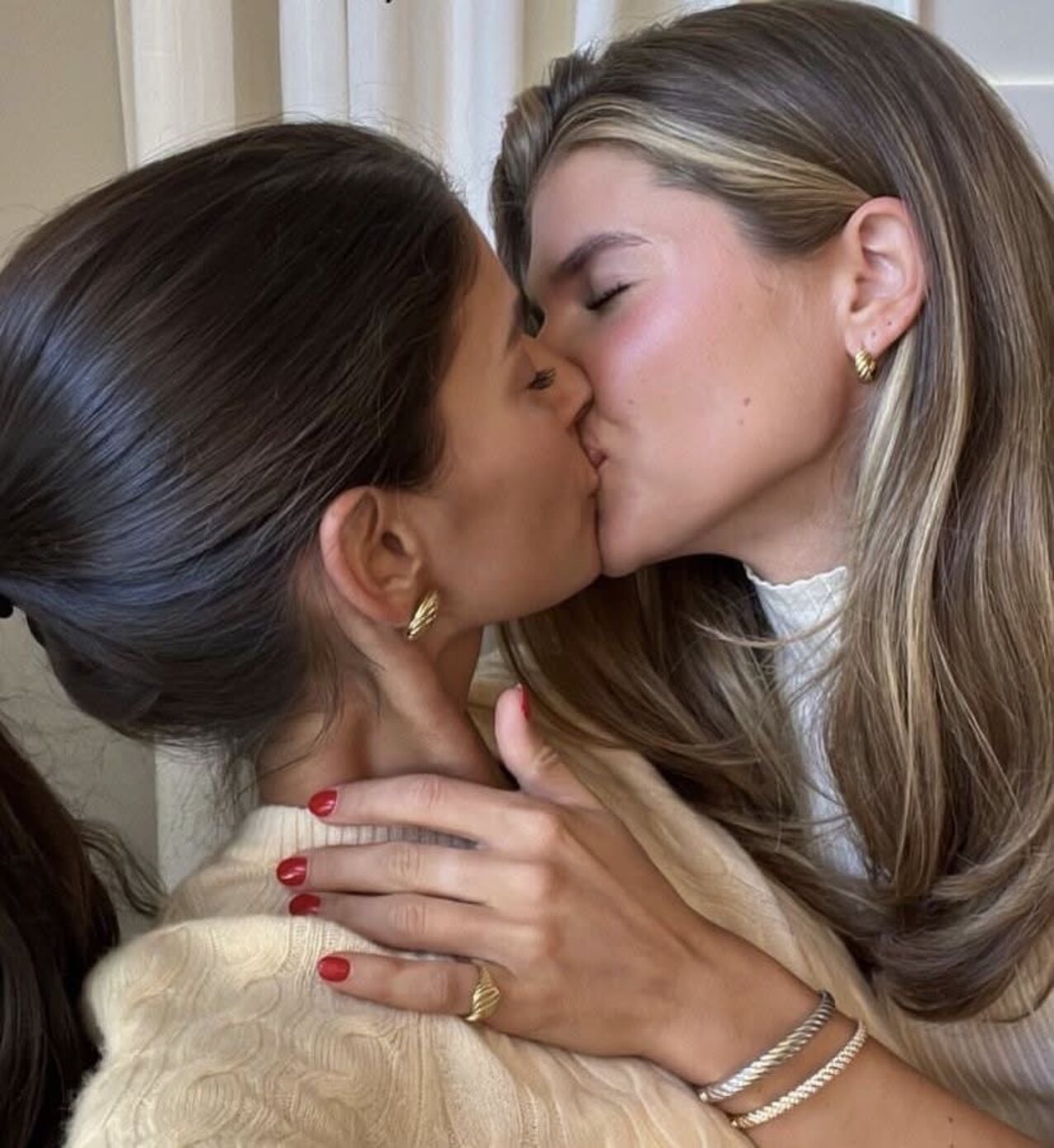 hot gay kiss