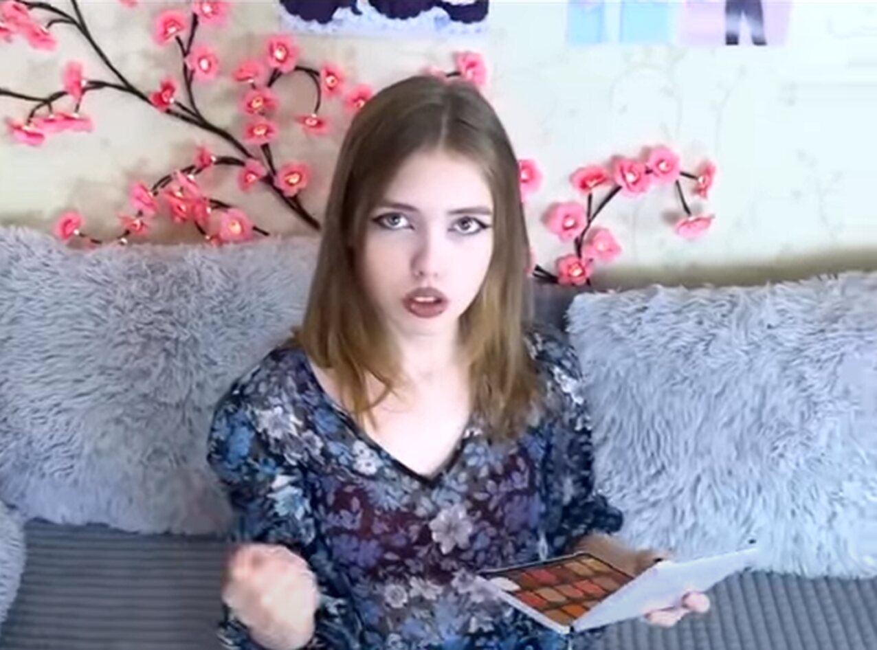 teen petite alt girl