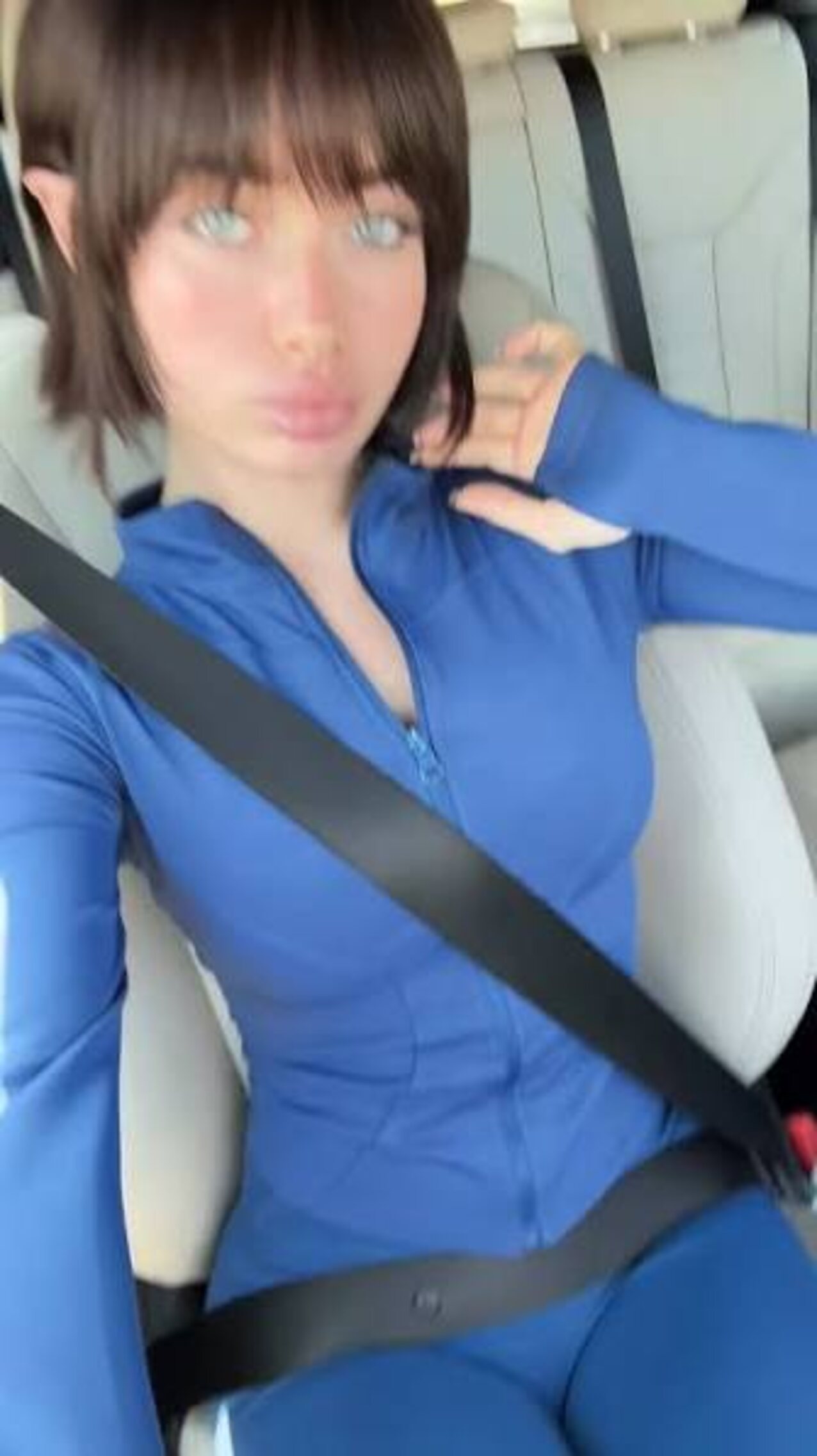 blue eyes suit car