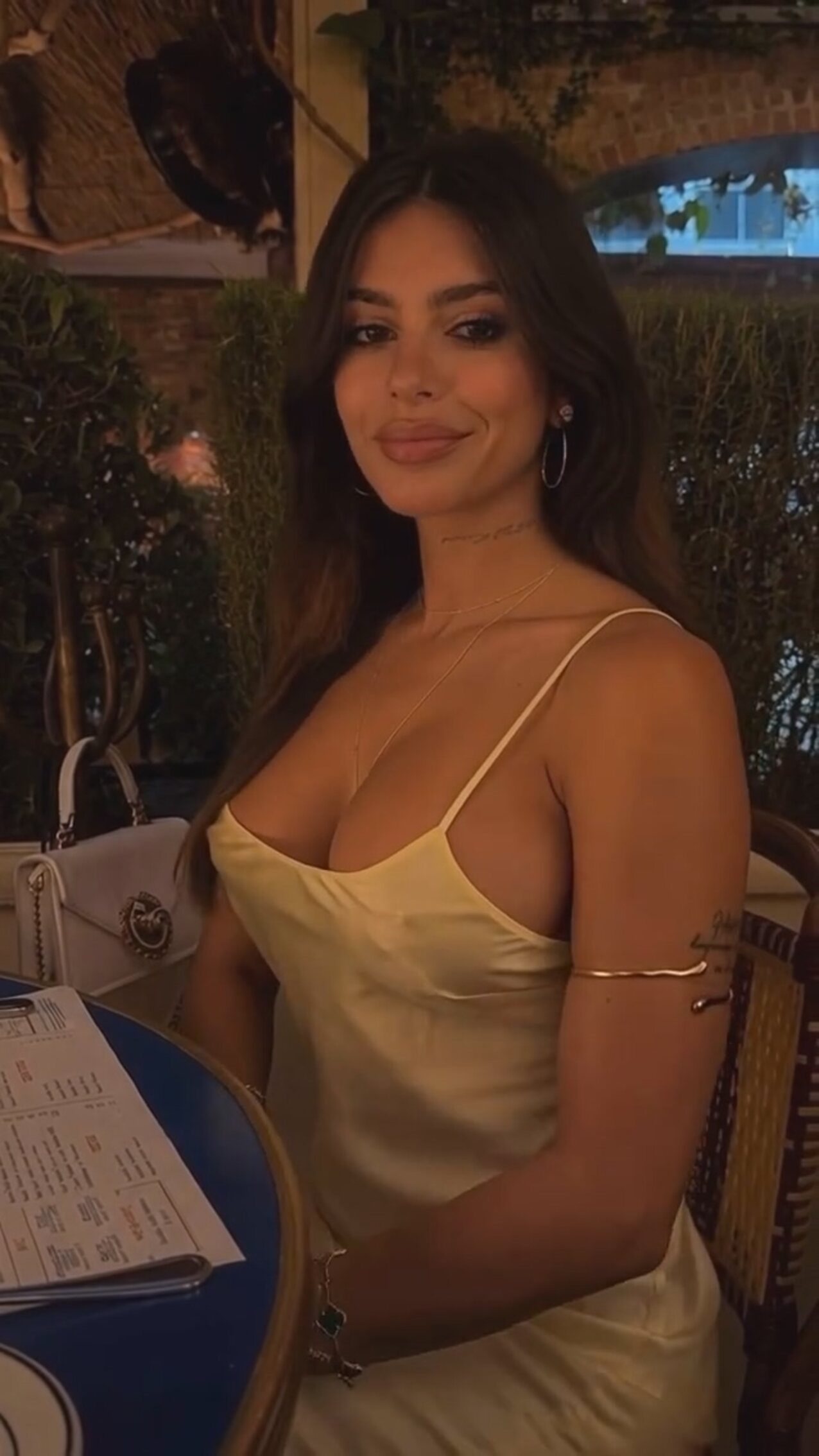 brunette bigtits babe