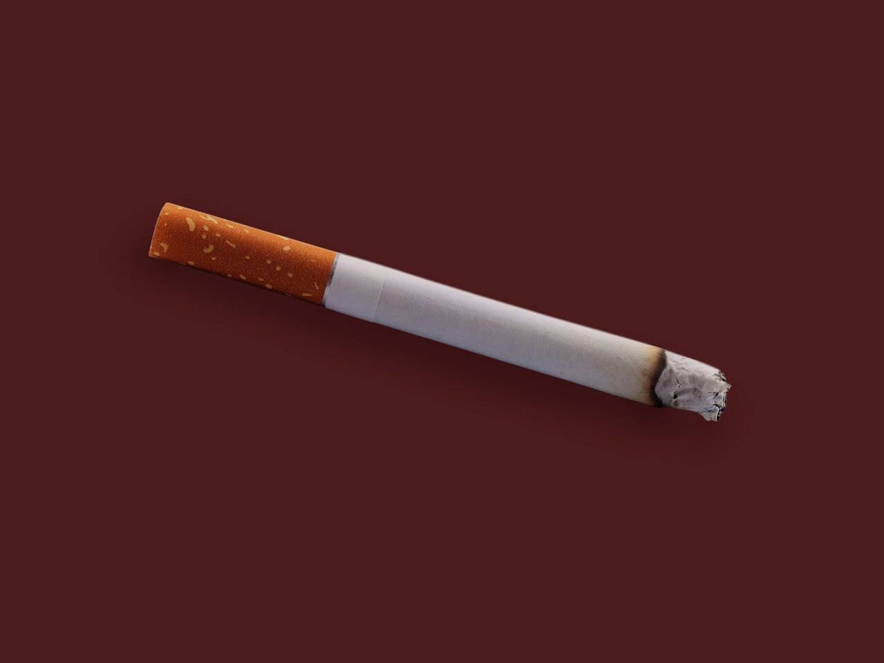 blowjob cigarette for pussy starts to suck