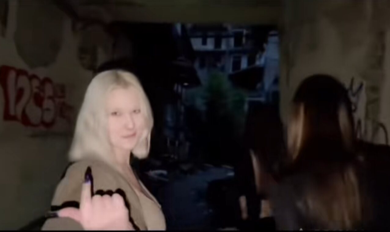 russian public threesome