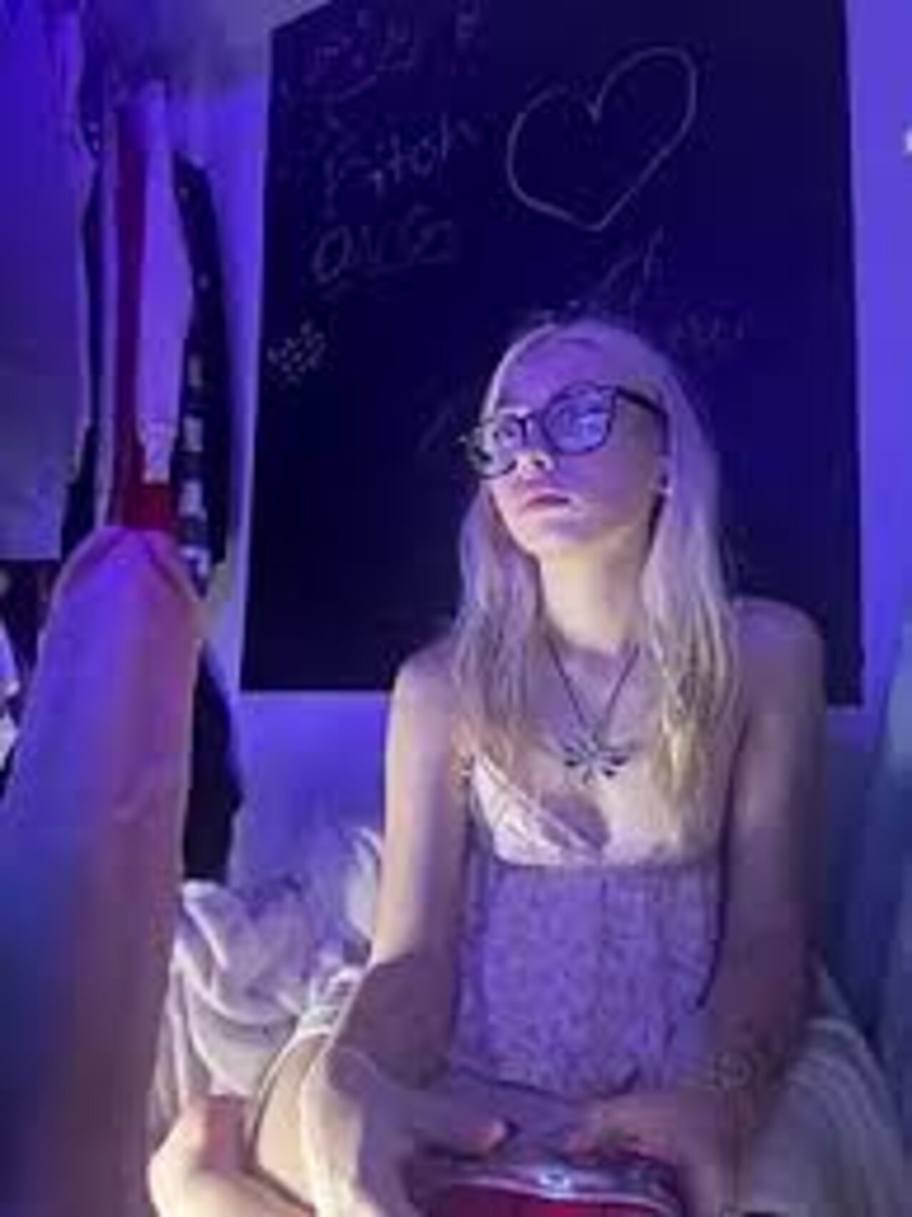 camgirl white dildo