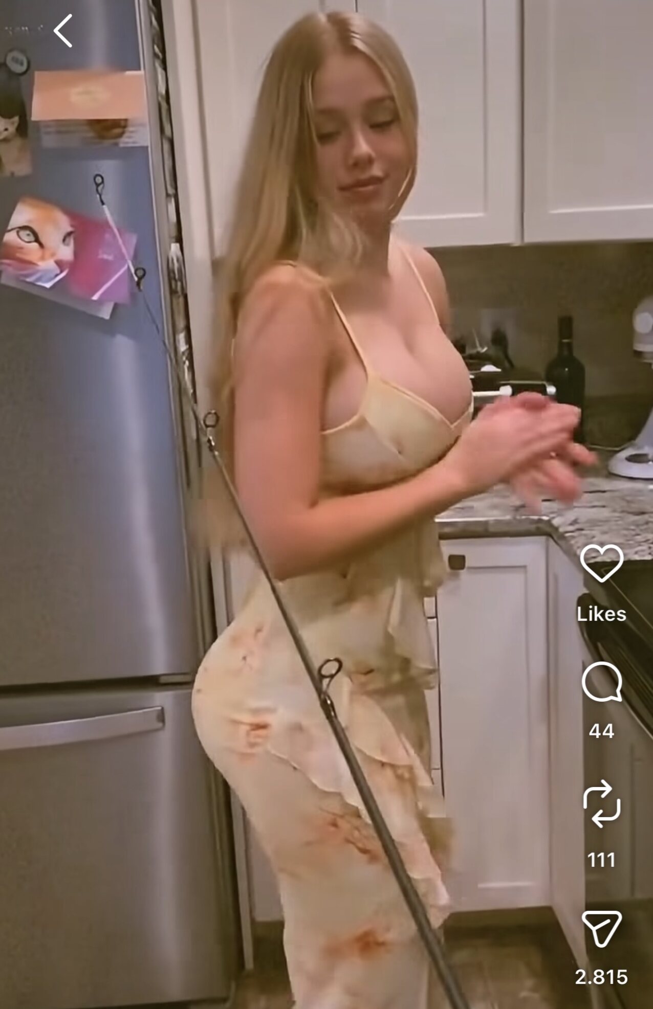 blonde american curvy