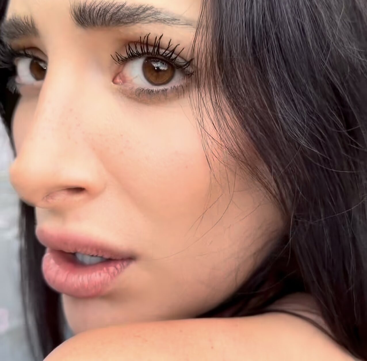 dark hair pov spanish
