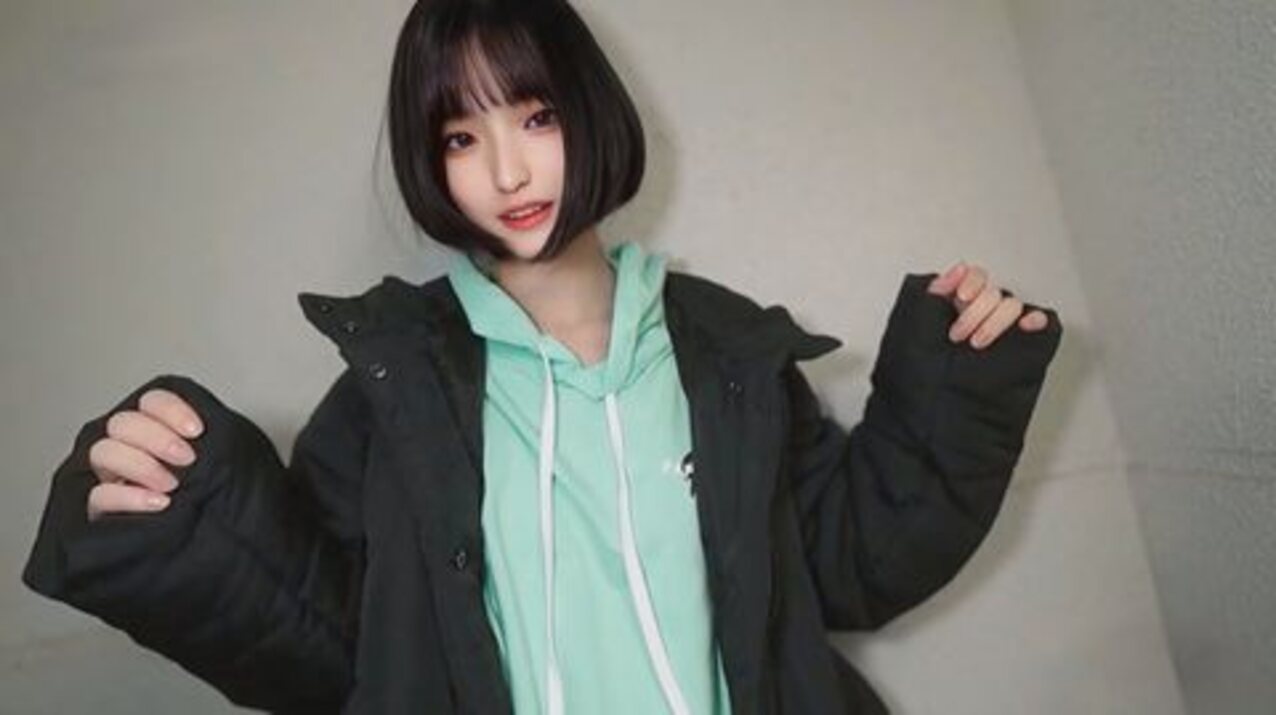 slender amateur dark hair