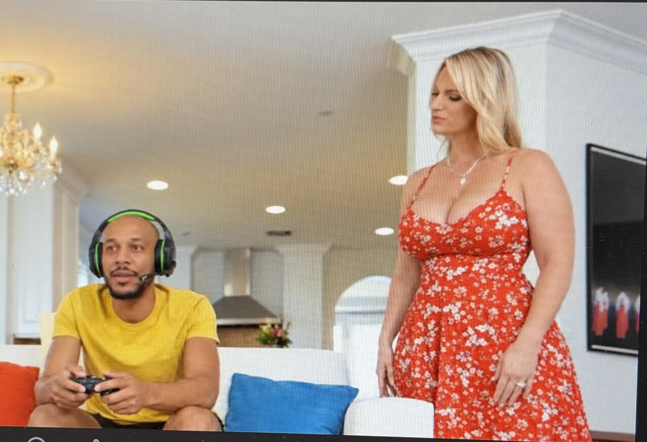 blond milf bigboobs