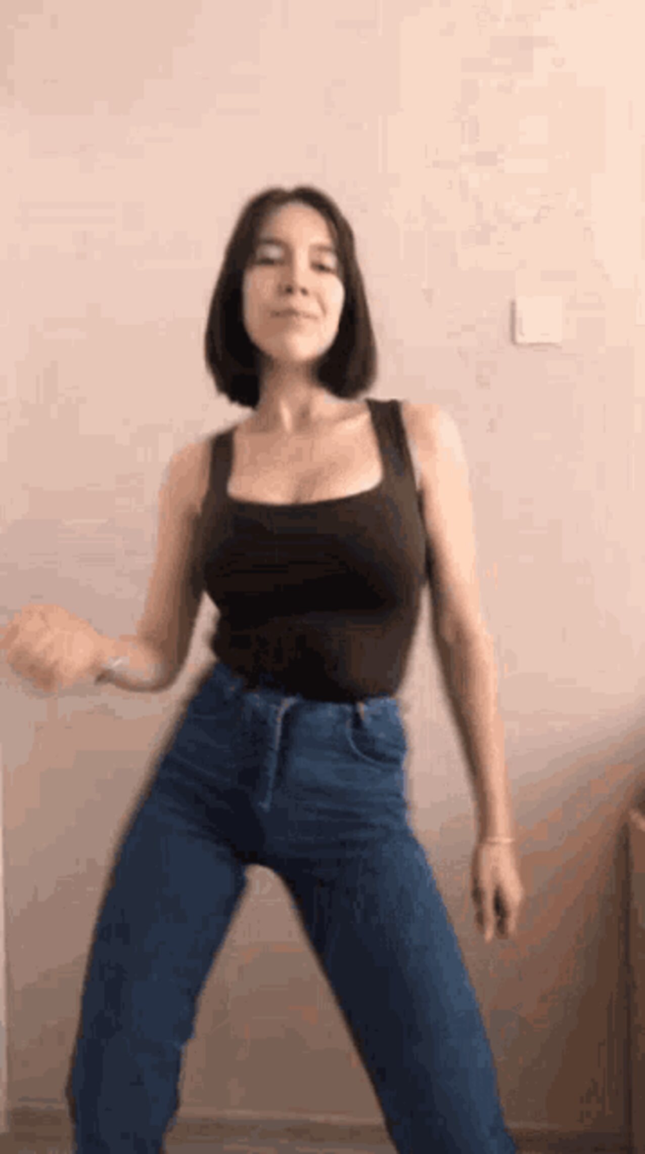 camgirl busty dancing