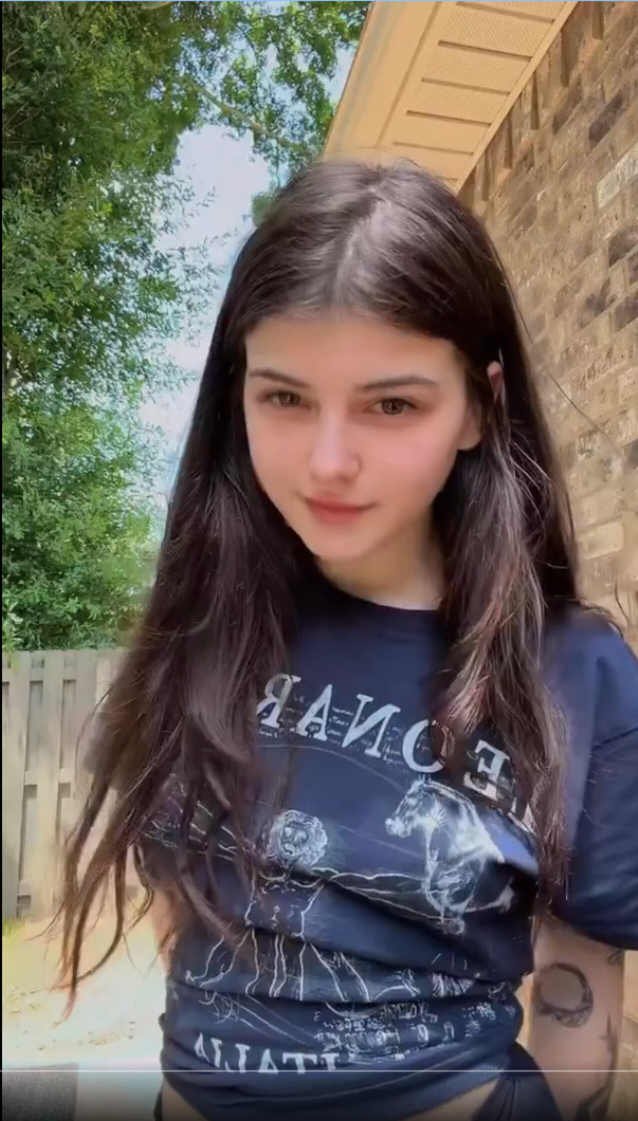 brunnete small tits beautiful